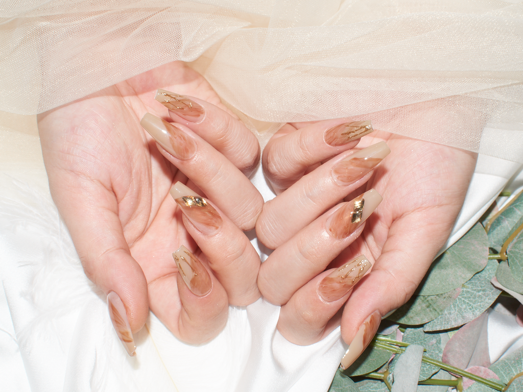 Golden Caramel Drizzle Nail Design