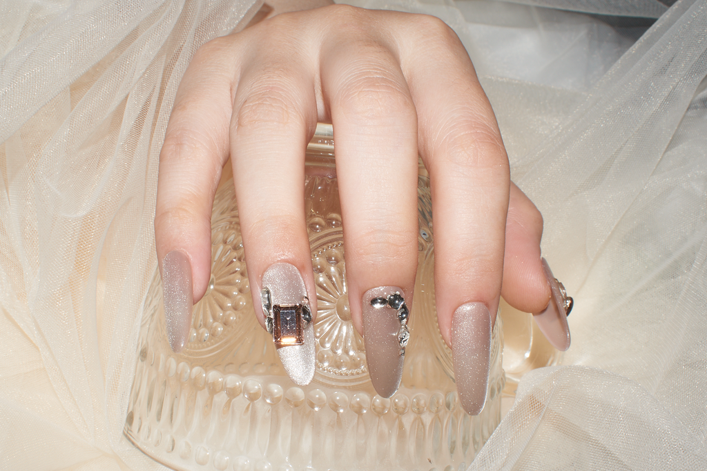 Nude Crystal Cat Eye