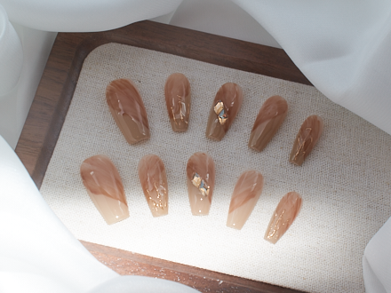 Golden Caramel Drizzle Nail Design