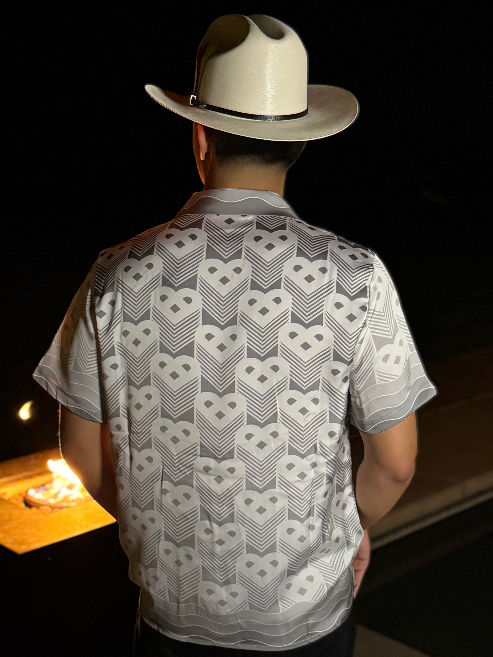 Hot silver printed short sleeve shirt