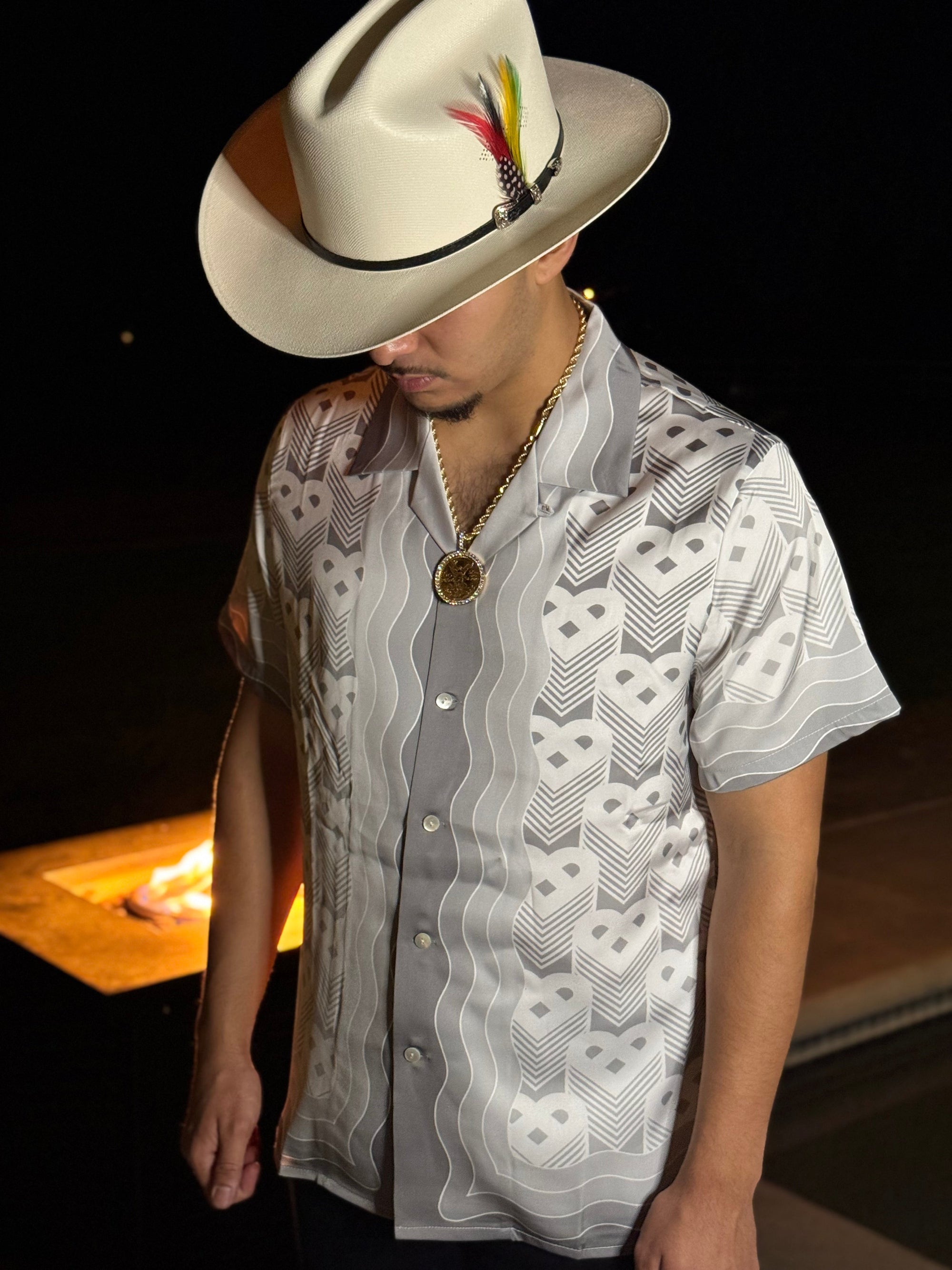 Hot silver printed short sleeve shirt